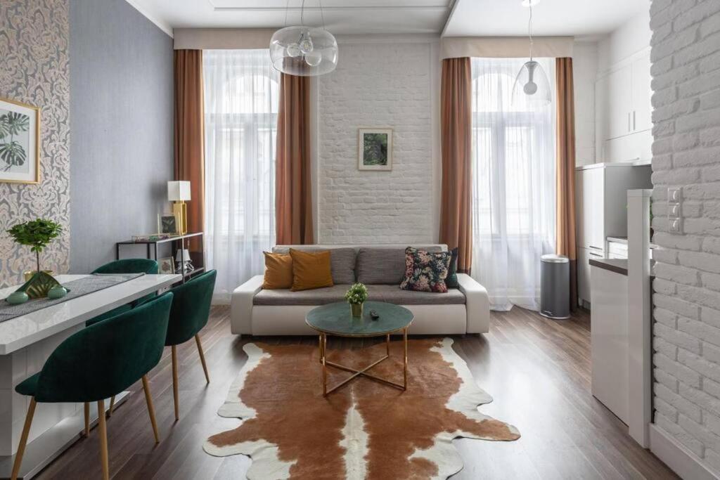 Chic, Captivating Space Budapest Eksteriør billede