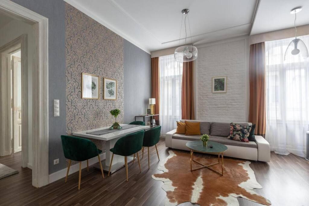 Chic, Captivating Space Budapest Eksteriør billede